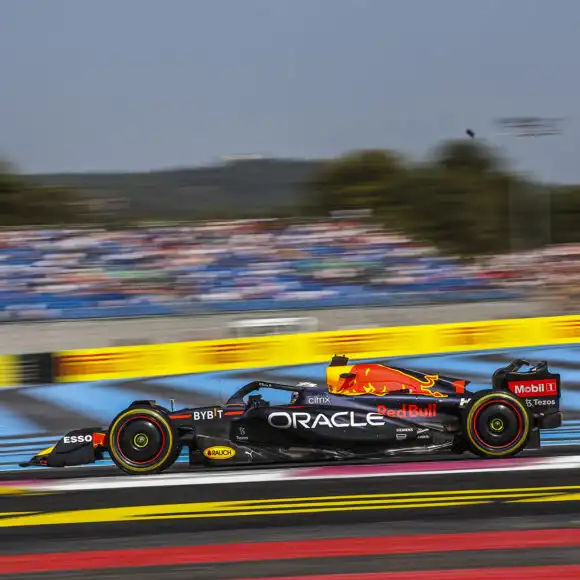 1:43 RB18 GP France 2022 – Winnaar Max Verstappen – Schaalmodel – Red Bull Racing | Verstappen.com