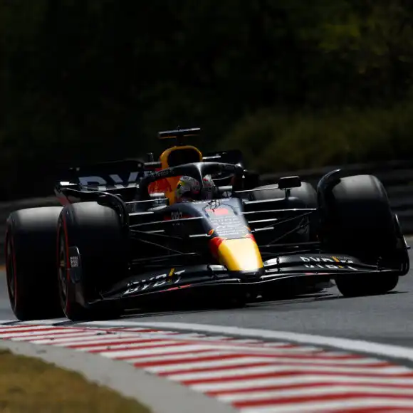 1:18 RB18 GP Hungary 2022 – Winnaar Max Verstappen – Schaalmodel – Red Bull Racing | Verstappen.com