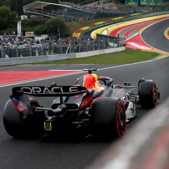 1:43 RB18 GP Spa 2022 – Winnaar Max Verstappen – Schaalmodel – Red Bull Racing | Verstappen.com