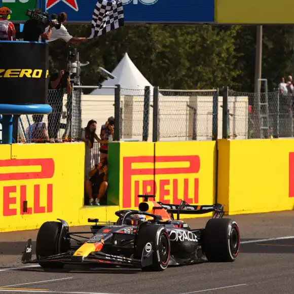 1:43 RB19 GP Monza 2023 – Winnaar Max Verstappen – Schaalmodel – Red Bull Racing | Verstappen.com