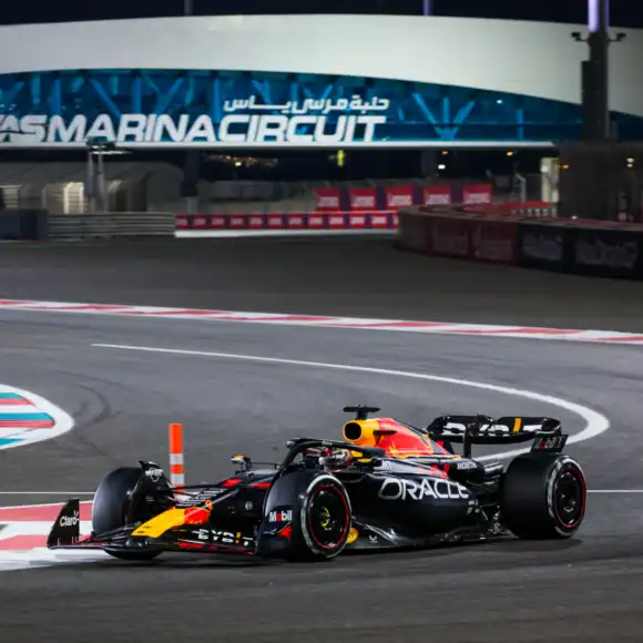 1:18 RB19 Abu Dhabi 2023 – Winnaar Max Verstappen – Schaalmodel – Red Bull Racing | Verstappen.com