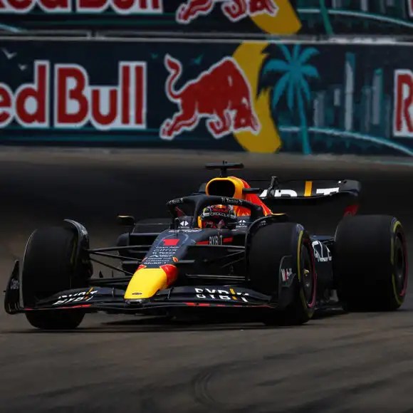1:43 RB18 GP Miami 2022 – Winnaar Max Verstappen – Schaalmodel – Red Bull Racing | Verstappen.com