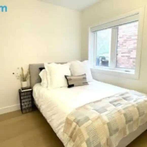 Modern Apartment Close To The Beach With Parking | hotel Toronto | Trivago