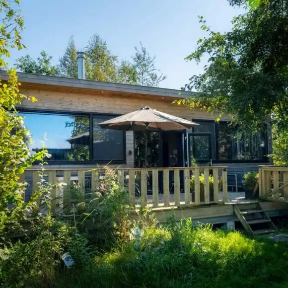 Sfeervol 6 persoons vakantiehuis met ligbad op een vakantiepark in Friesland | vakantiehuis Ameland | Heerlijke Huisjes