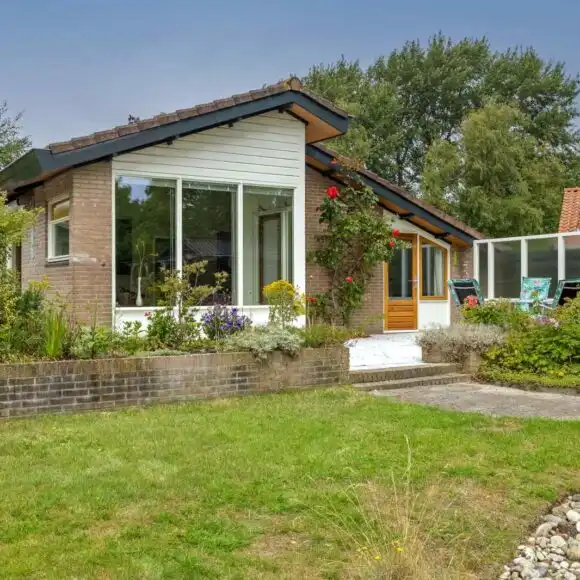 Ruim 6 persoons vakantiehuis met mooie tuin, dichtbij de zeehaven in Lauwersoog | vakantiehuis Schiermonnikoog | HeerlijkeHuisjes